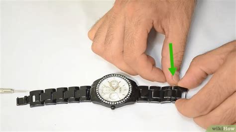 Cómo ajustar la pulsera de un reloj: 9 Pasos .